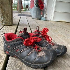 Boy’s size 3 Keen red and grey lace up shoes
